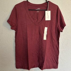 Universal Thread Goods Short Sleeve T